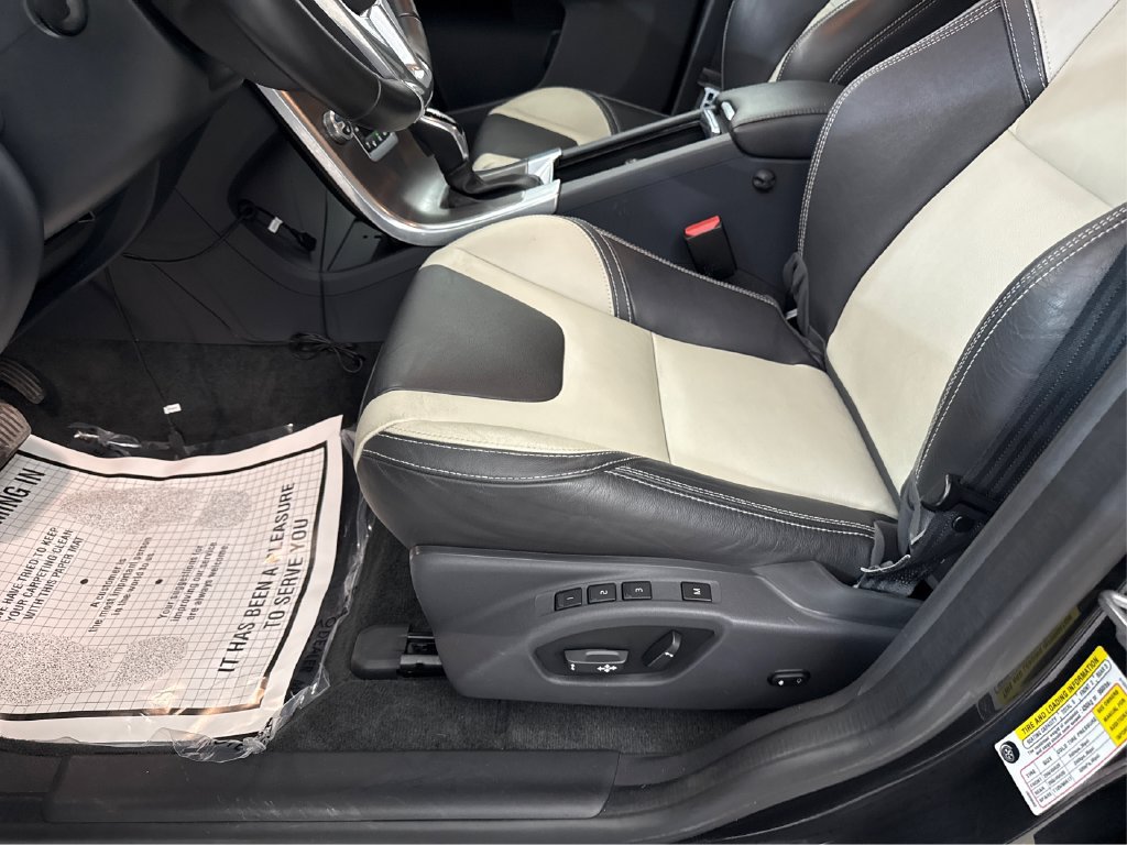 Used 2016 Volvo XC60 T6 w/ Climate Package AWD/4WD image 19