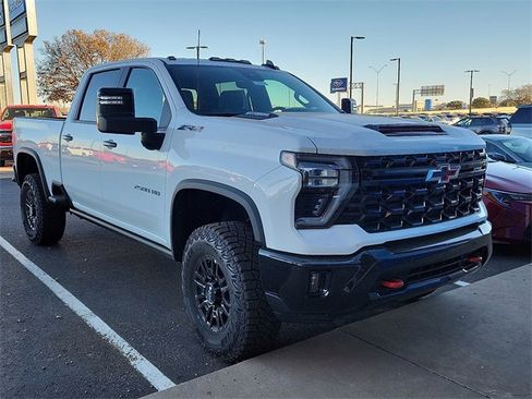 New 2026 Chevrolet Silverado 2500 ZR2 image 4