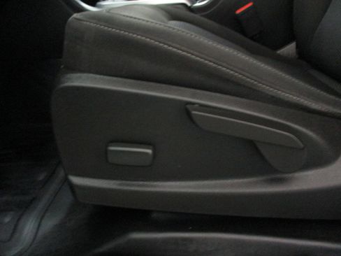 Used 2022 Chevrolet Colorado LT w/ Fleet Safety Package image 17