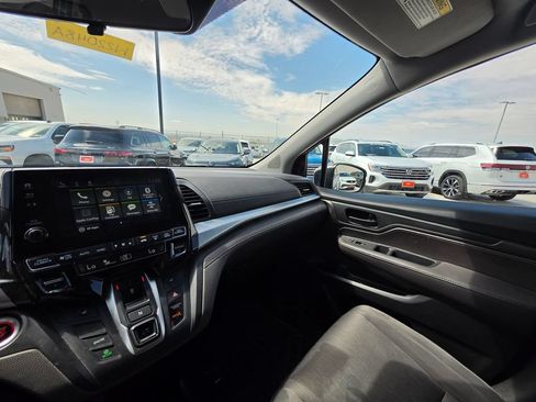 Used 2018 Honda Odyssey EX image 12