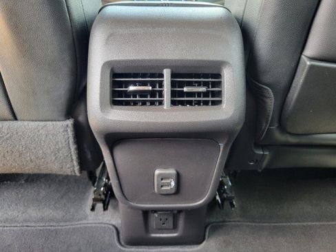 Used 2024 GMC Terrain SLT FWD image 28