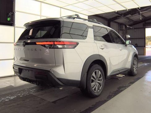 Certified 2025 Nissan Pathfinder SV w/ SV Premium Package FWD image 10