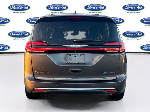 Used 2021 Chrysler Pacifica Limited w/ Uconnect Theater Family Group image 7
