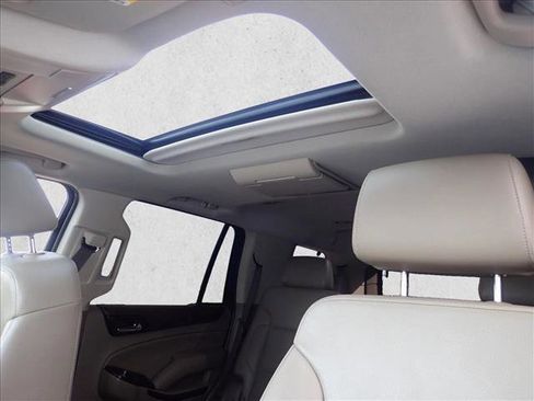 Used 2017 GMC Yukon SLT w/ Premium Edition image 14