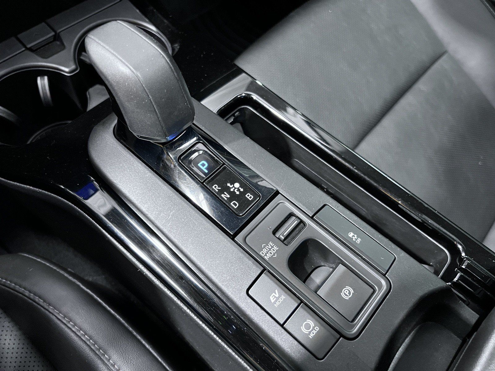 Used 2024 Toyota Prius XLE FWD image 20