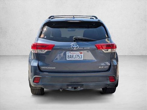 Used 2017 Toyota Highlander XLE w/ Carpet Mat Package AWD/4WD image 8