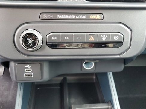 New 2025 Ford Maverick XL image 29