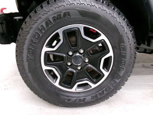 Used 2016 Jeep Wrangler Unlimited Rubicon image 2