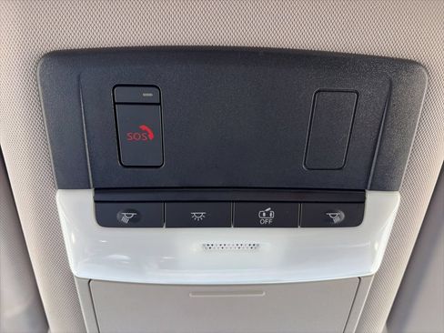 Used 2025 Nissan Rogue SV FWD image 25
