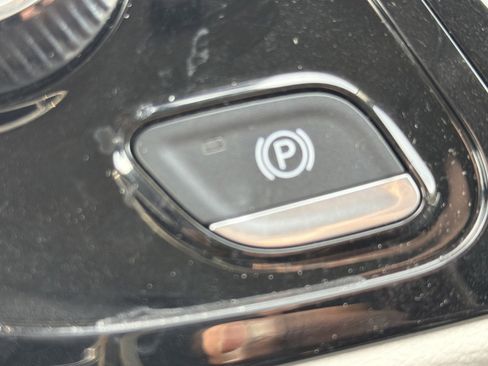 Used 2024 Chrysler Pacifica Touring-L image 29