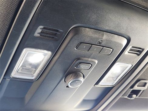 Used 2023 GMC Yukon SLT image 29