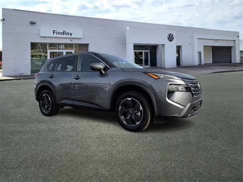 Used 2024 Nissan Rogue SV image 2