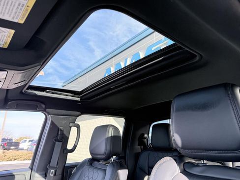 Used 2022 Nissan Frontier PRO-4X image 19