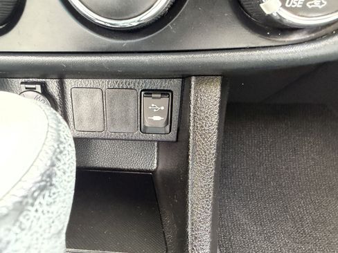 Used 2019 Toyota Corolla L image 27