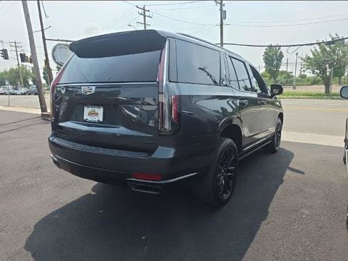 Used 2022 Cadillac Escalade Sport Platinum AWD/4WD image 2