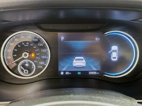 Certified 2023 Genesis G70 2.0T RWD image 18
