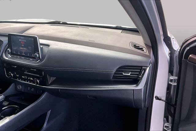 Certified 2022 Nissan Rogue SV FWD image 18