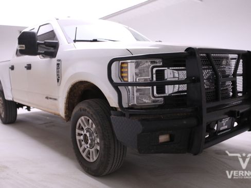 Used 2018 Ford F250 XLT w/ XLT Value Package image 6