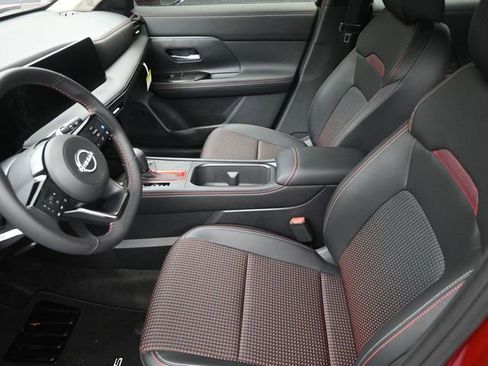 Used 2025 Nissan Kicks SR FWD image 10