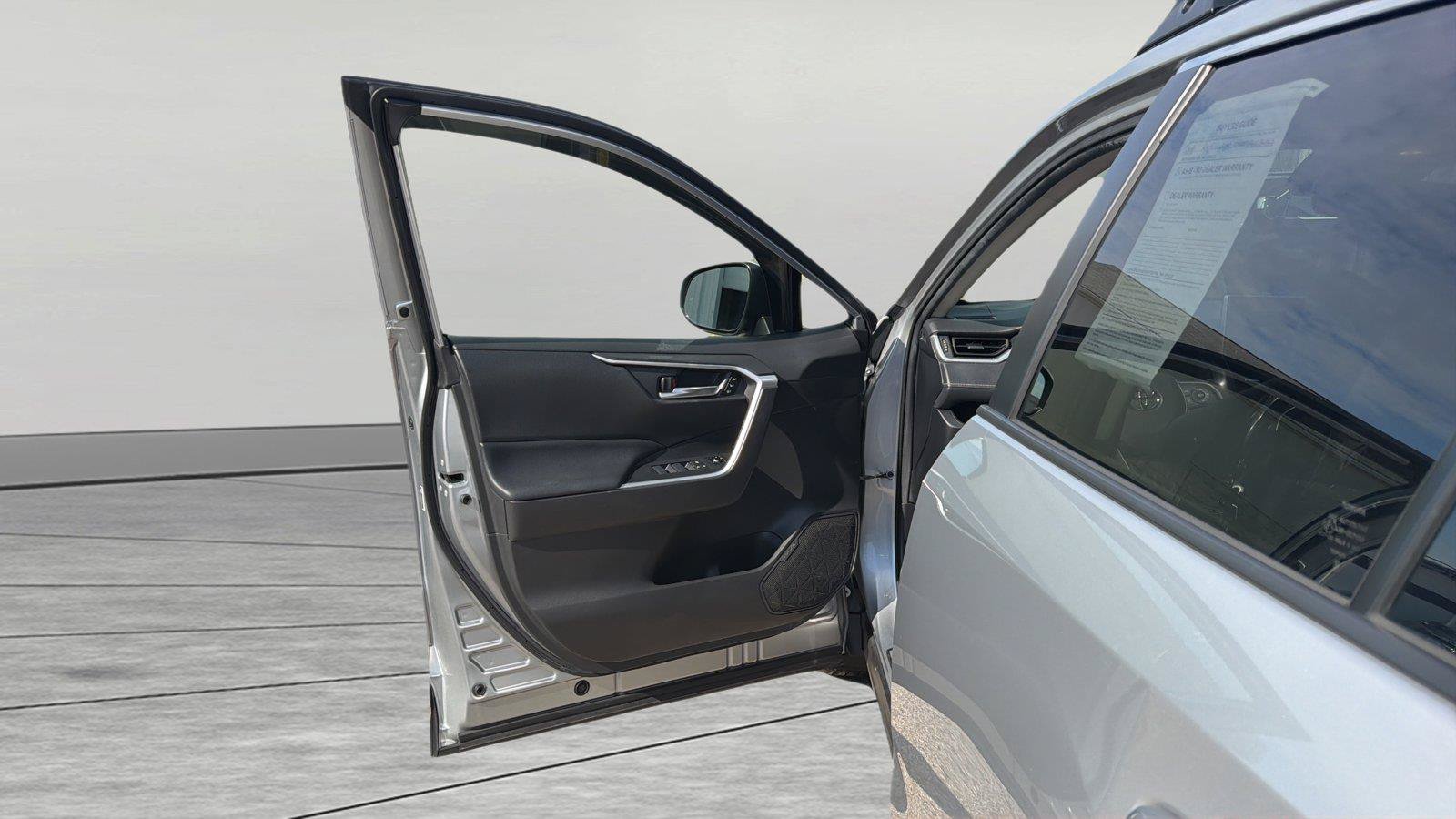 Used 2020 Toyota RAV4 XLE Premium AWD/4WD image 16