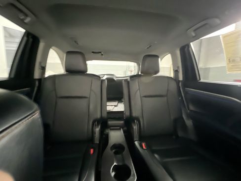 Used 2017 Toyota Highlander Limited FWD image 33