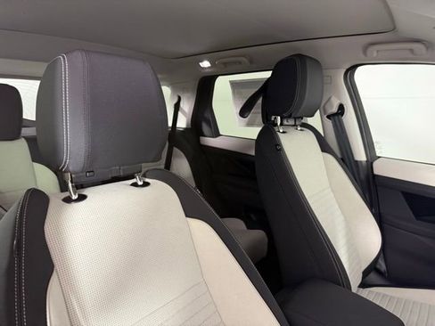 Used 2025 Land Rover Discovery Sport S image 36