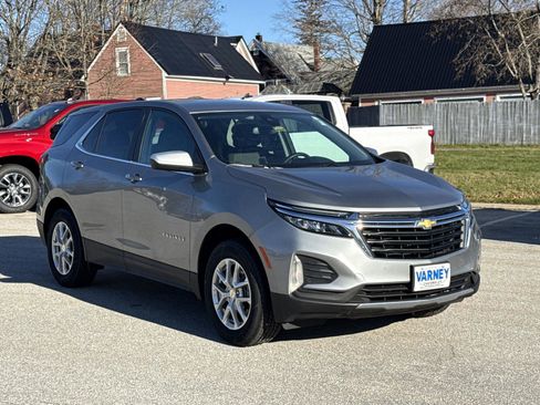 Used 2024 Chevrolet Equinox LT image 3