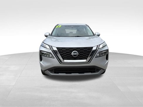 Used 2023 Nissan Rogue SV image 2