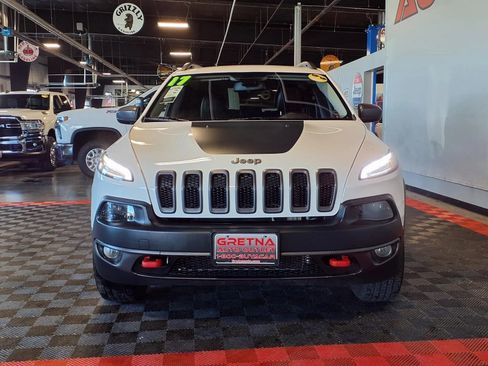 Used 2017 Jeep Cherokee Trailhawk w/ Cold Weather Group AWD/4WD image 2