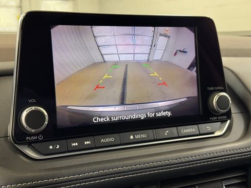 Used 2023 Nissan Rogue SV image 37