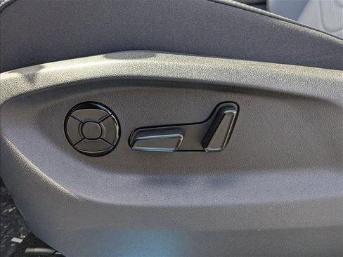New 2026 Volkswagen Tiguan SE R-Line FWD image 10
