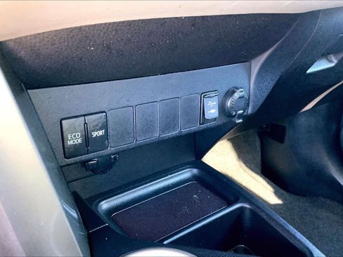 Used 2015 Toyota RAV4 LE image 30
