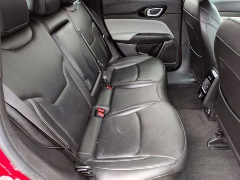 Used 2025 Jeep Compass Limited image 27