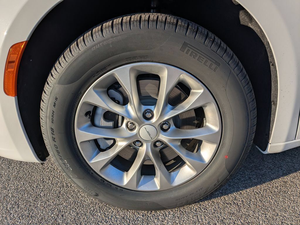 New 2027 Chrysler Pacifica Select AWD/4WD image 9