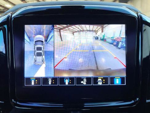 Used 2023 Chevrolet Traverse High Country image 21