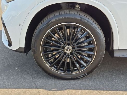 Used 2025 Mercedes-Benz GLC 350e 4MATIC image 28