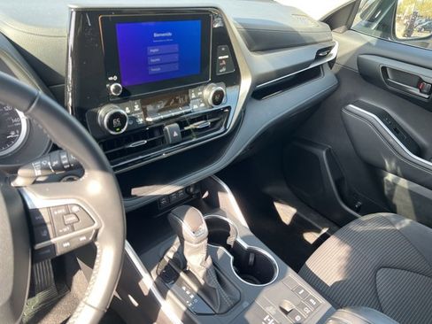 Certified 2025 Toyota Highlander LE image 15