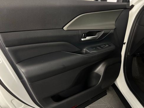 Used 2025 Toyota Grand Highlander FWD image 25