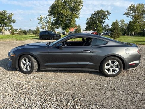Used 2018 Ford Mustang Coupe RWD image 5