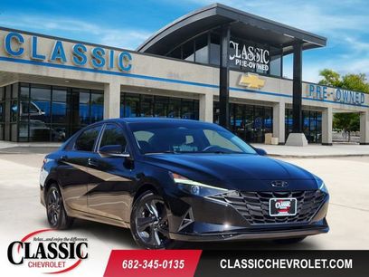 Used 2023 Hyundai Elantra SEL w/ Preferred Accessory Package