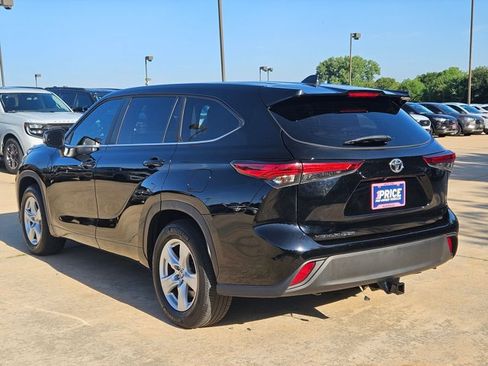 Used 2023 Toyota Highlander LE FWD image 8