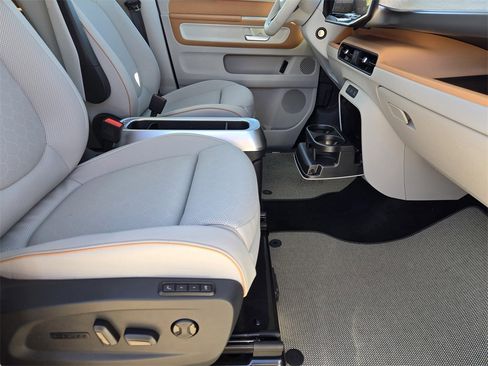 New 2025 Volkswagen ID. Buzz 1st Edition image 12