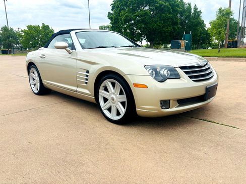 Used 2006 Chrysler Crossfire Limited image 27