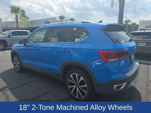 Used 2022 Volkswagen Taos SE w/ Panoramic Sunroof Package FWD image 8