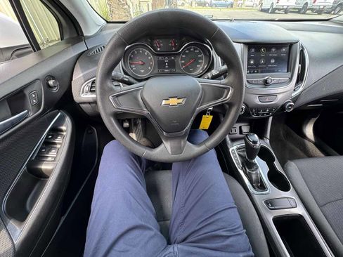 Used 2019 Chevrolet Cruze LS image 34
