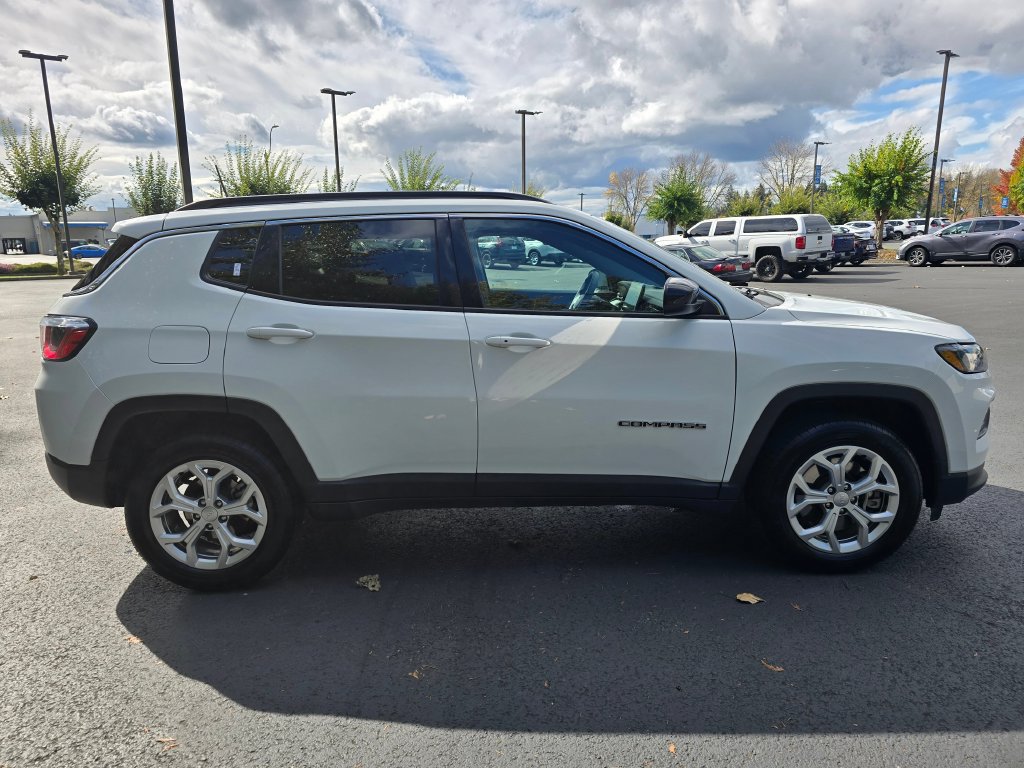 Used 2024 Jeep Compass Latitude AWD/4WD image 23