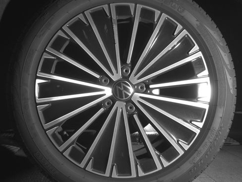 Used 2025 Volkswagen Taos SE image 13