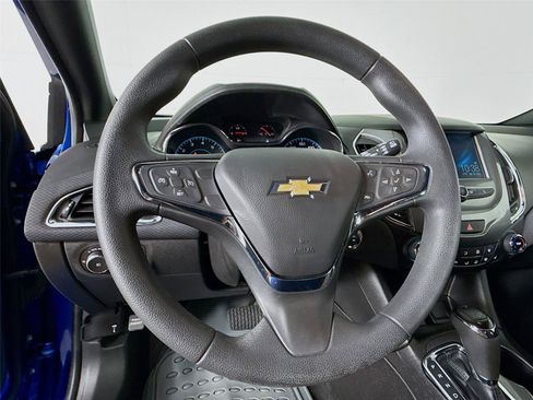 Used 2018 Chevrolet Cruze LT w/ Convenience Package FWD image 13