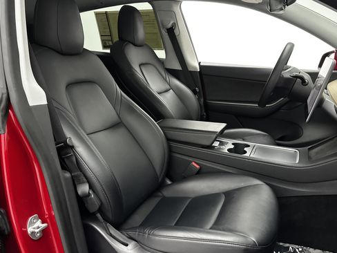 Used 2021 Tesla Model Y Long Range image 37