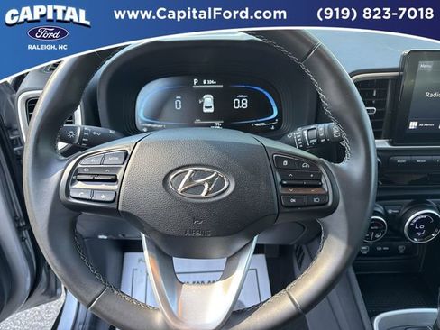 Used 2025 Hyundai Venue SEL FWD image 25